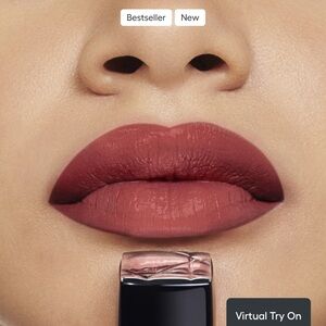 Rouge Dior
Couture Hydrating & Long-lasting lipstick 720 Icone Satin 1.5gms